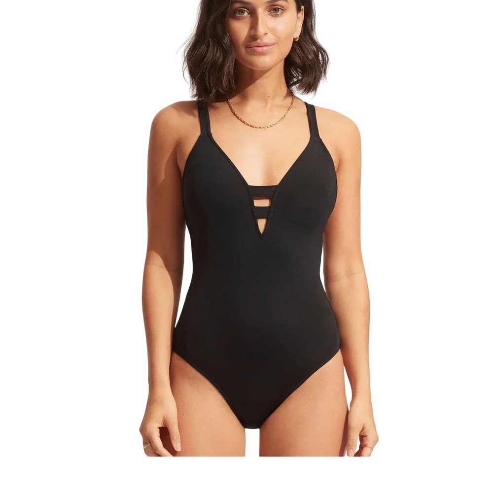 Seafolly Collective Plunging V-Neck One-Piece. Flattering Black Swimwear Size: 6